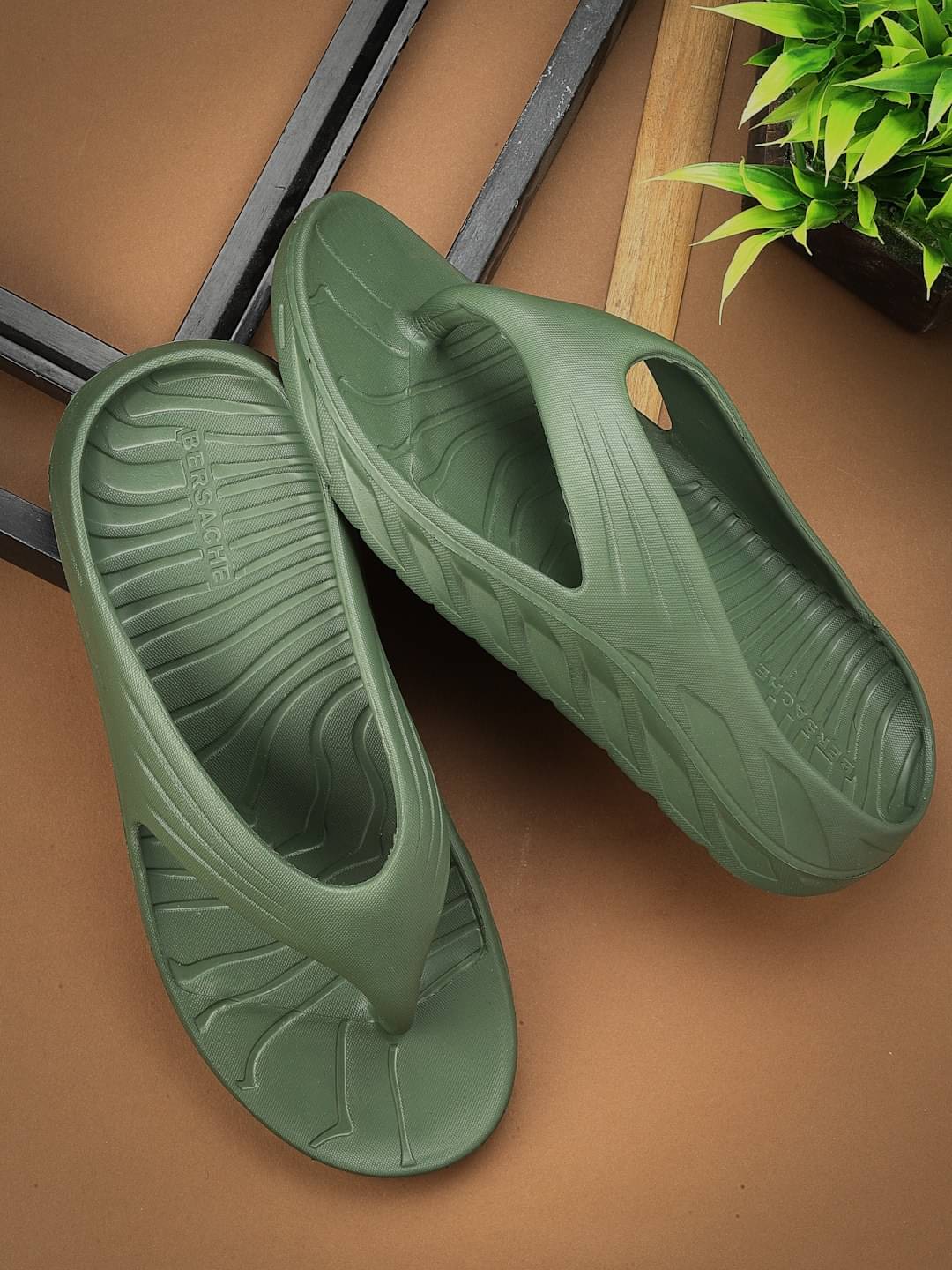     			Bersache - Green Men's Clogs