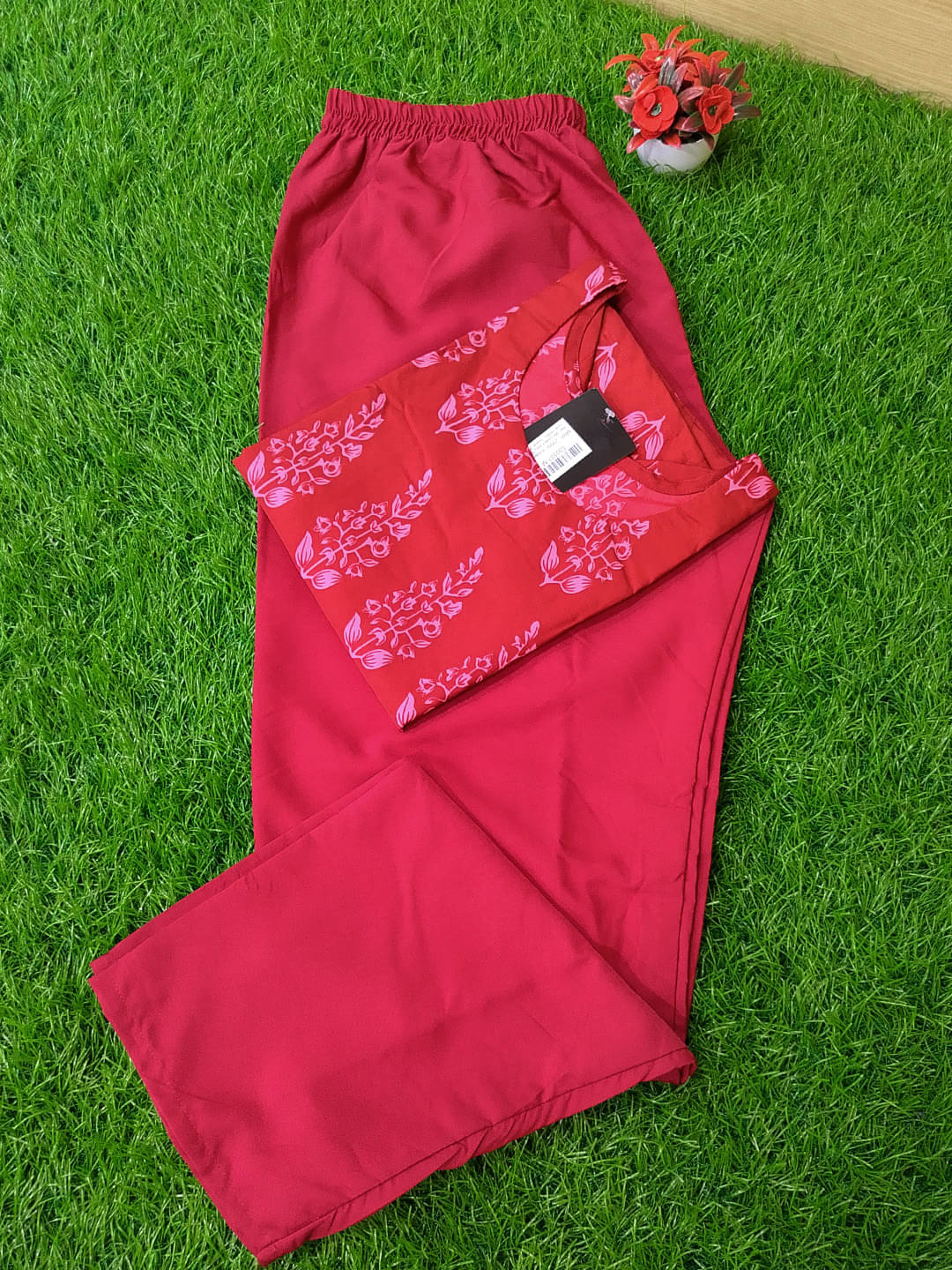 1 Stop Fashion Pack of 1 Crepe Printed Straight Women's Kurti - ( Red ) 1 Stop Fashion Pack of 1 Crepe Printed Straight Women's Kurti - ( Red )