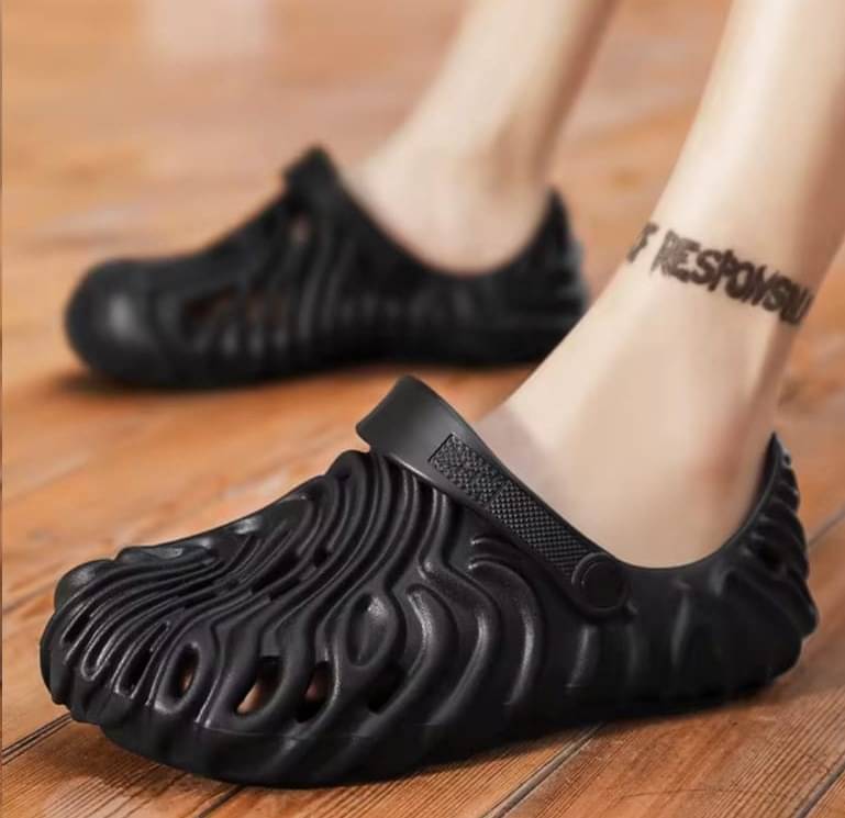     			PM Traders - Black Men's Clogs