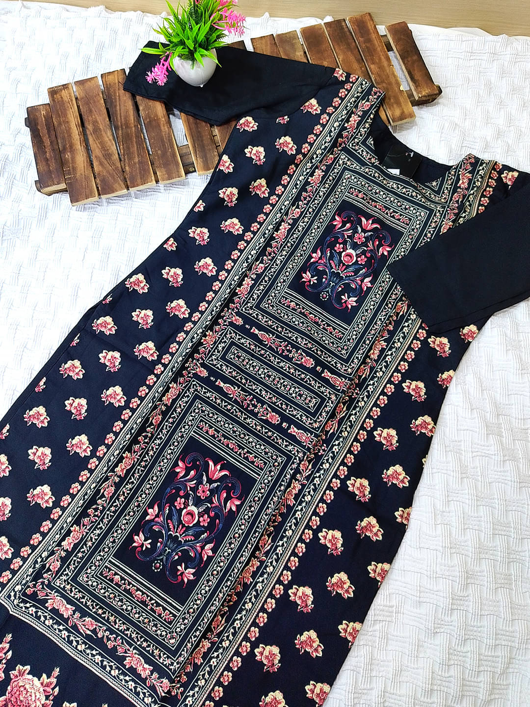 1 Stop Fashion Pack of 1 Crepe Printed Straight Women's Kurti - ( Black )     			1 Stop Fashion Pack of 1 Crepe Printed Straight Women's Kurti - ( Black )