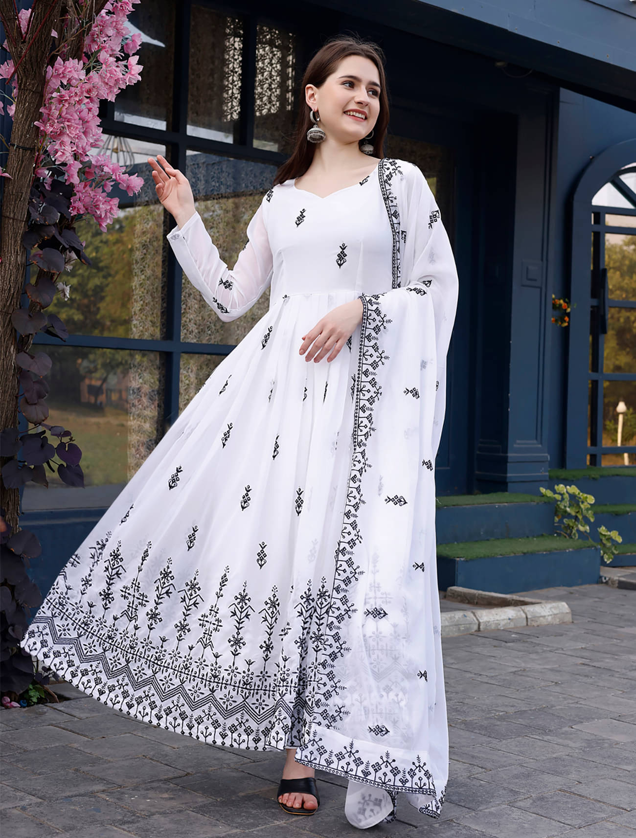     			kedar fab White Anarkali Georgette Women's Stitched Ethnic Gown ( Pack of 1 )