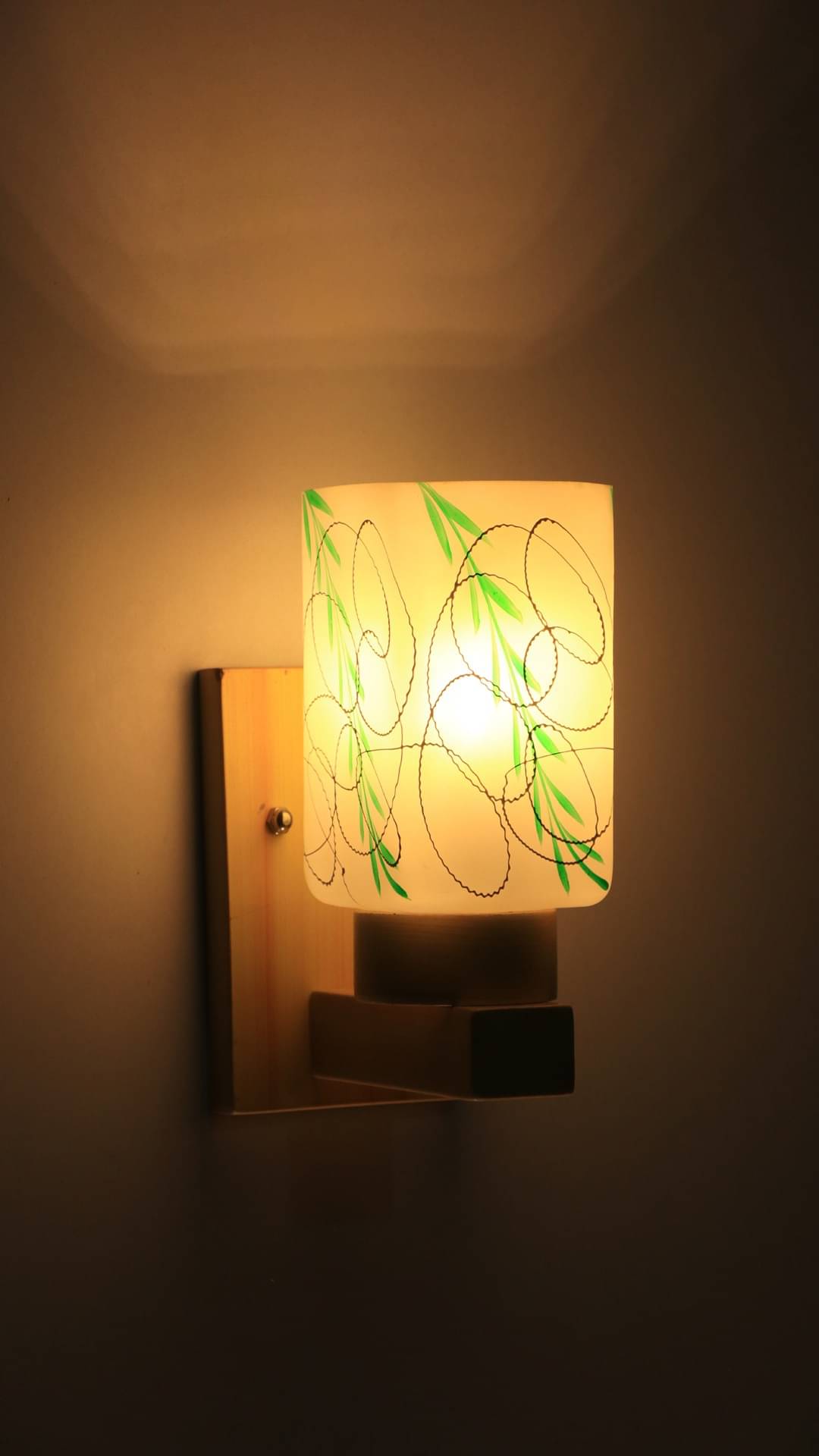     			VAGalleryKing Multicolor Up Light Wall Lamp ( Pack of 1 )