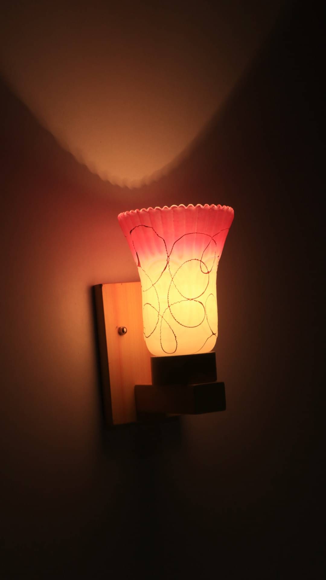     			VAGalleryKing Pink Up Light Wall Lamp ( Pack of 1 )