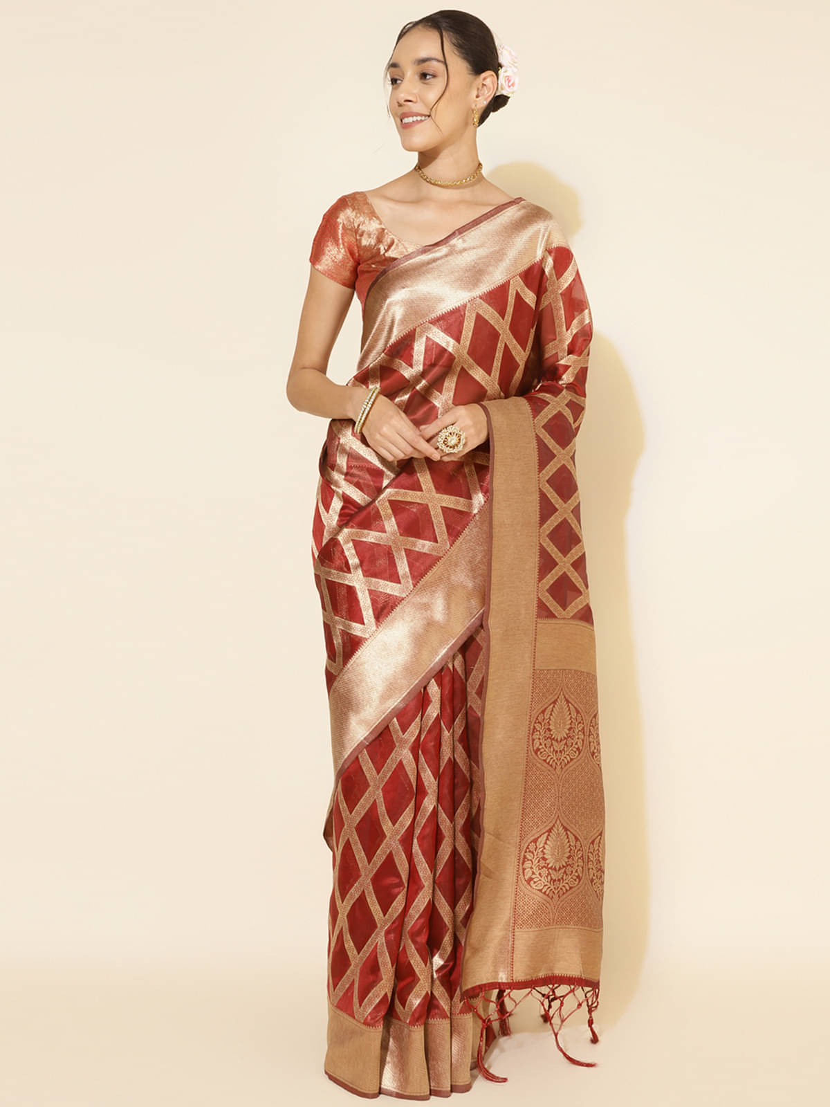 Janasya Organza Embellished Saree With Unstitched Blouse Piece ( Maroon ) Janasya Organza Embellished Saree With Unstitched Blouse Piece ( Maroon )