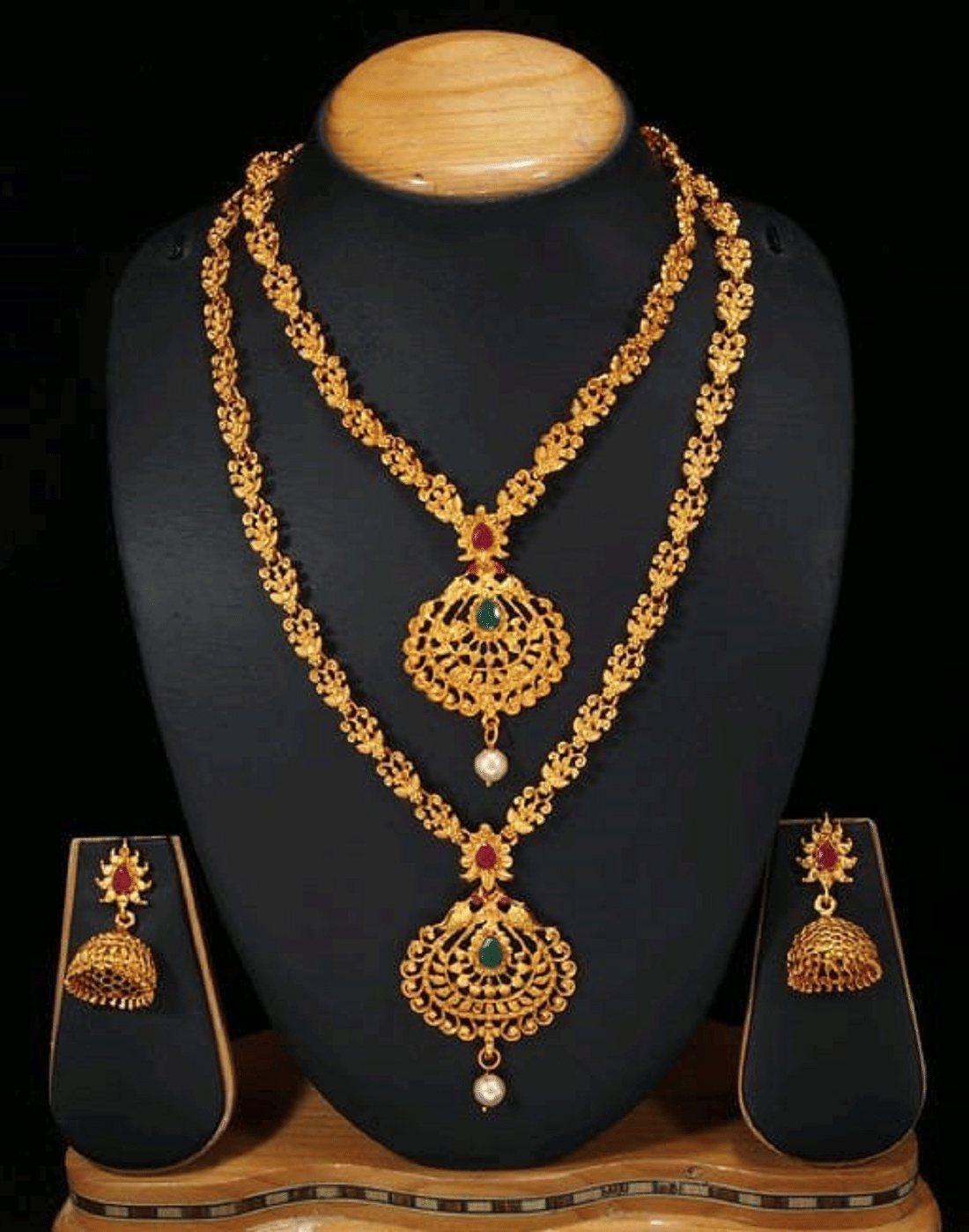     			RIENTA JWL Gold Alloy Necklace Set ( Pack of 1 )