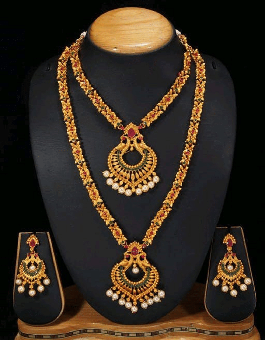     			RIENTA JWL Gold Alloy Necklace Set ( Pack of 1 )