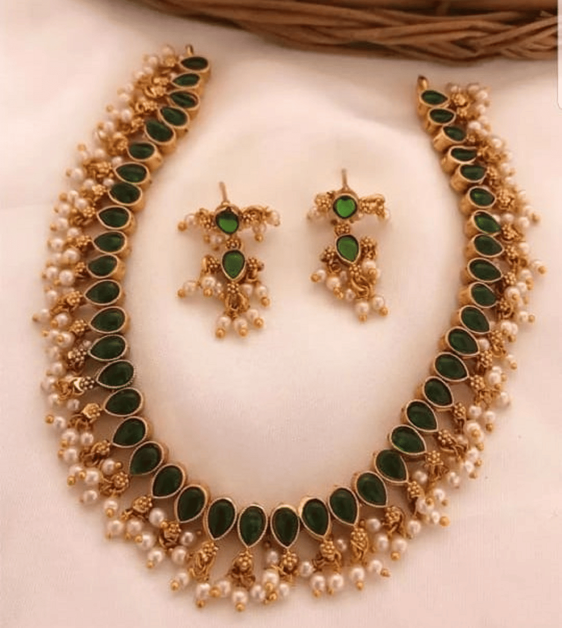 RIENTA JWL Gold Alloy Necklace Set ( Pack of 1 )