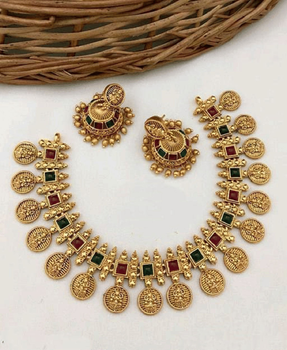 RIENTA JWL Golden Alloy Necklace Set ( Pack of 1 )