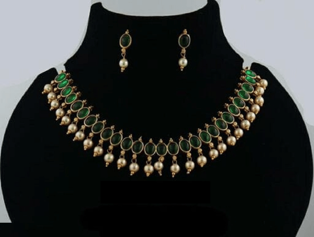 RIENTA JWL Golden Alloy Necklace Set ( Pack of 1 )