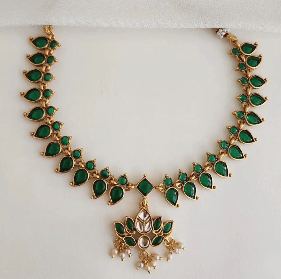 RIENTA JWL Golden Alloy Necklace Set ( Pack of 1 )
