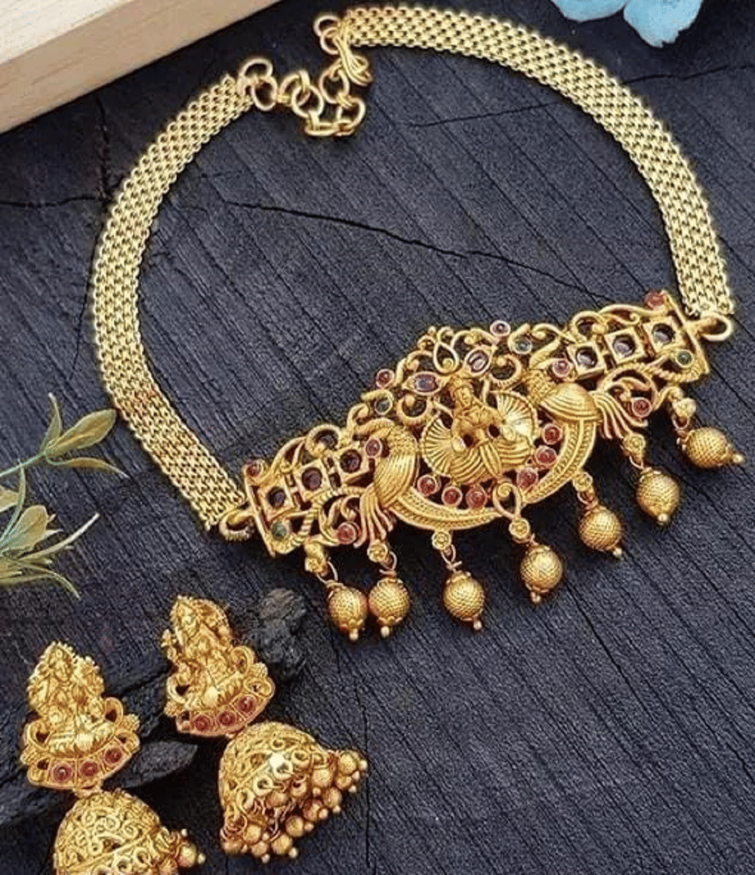 RIENTA JWL Golden Alloy Necklace Set ( Pack of 1 )