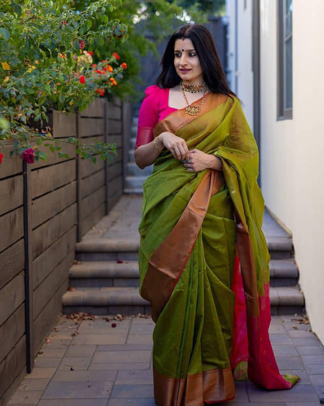 Sanjana Silk Silk Blend Self Design Saree With Unstitched Blouse Piece ( Green ) - Sarees | Buy online on ZillyBuy