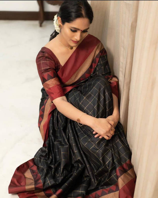     			Sanwariya Silks Silk Blend Woven Saree With Unstitched Blouse Piece ( Black )