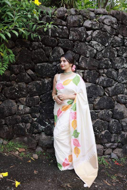 Sitanjali Silk Blend Printed Saree With Unstitched Blouse Piece ( White ) Sitanjali Silk Blend Printed Saree With Unstitched Blouse Piece ( White )