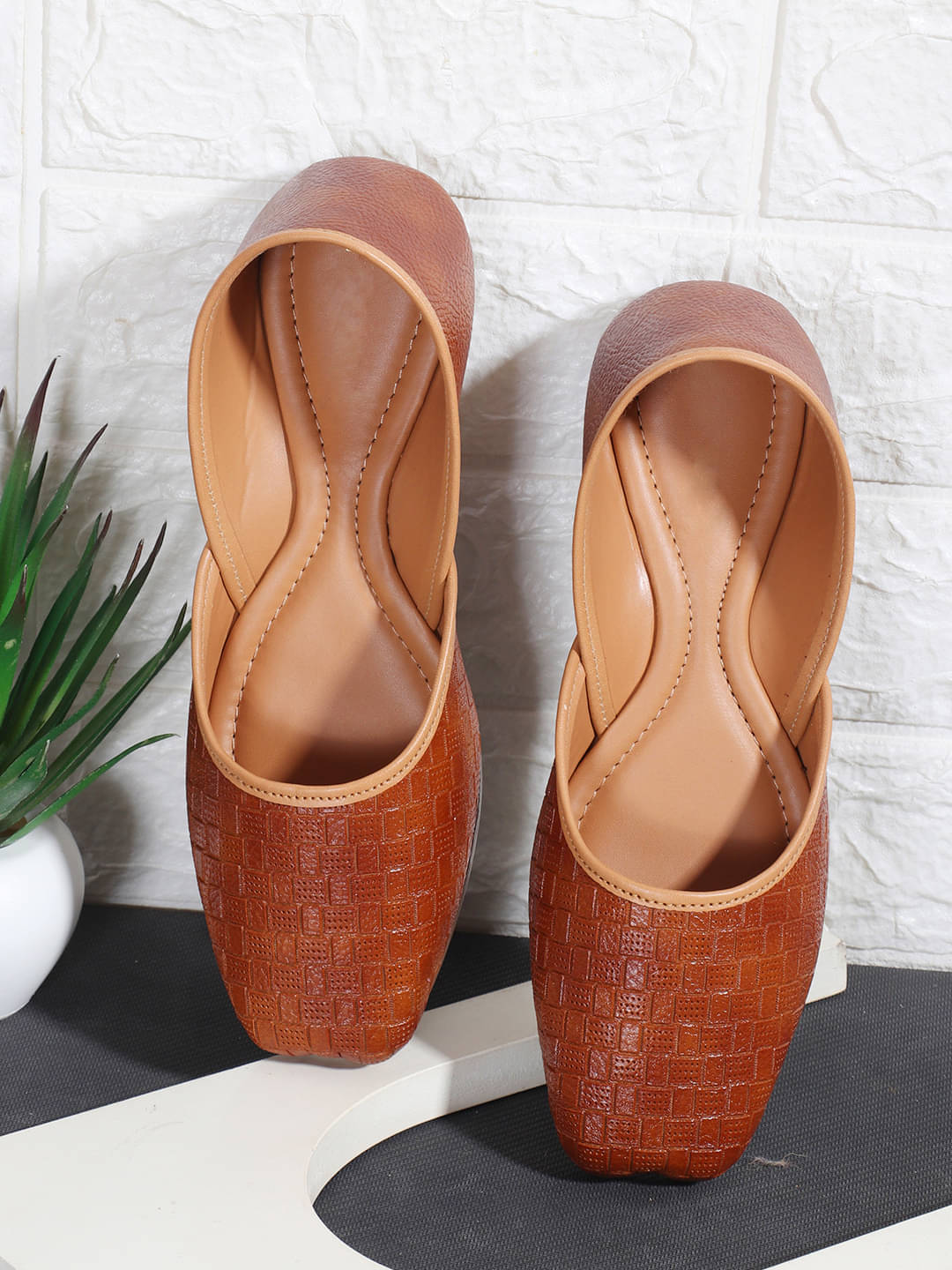 Carrito Tan Women's Ethnic Ballerinas     			Carrito Tan Women's Ethnic Ballerinas