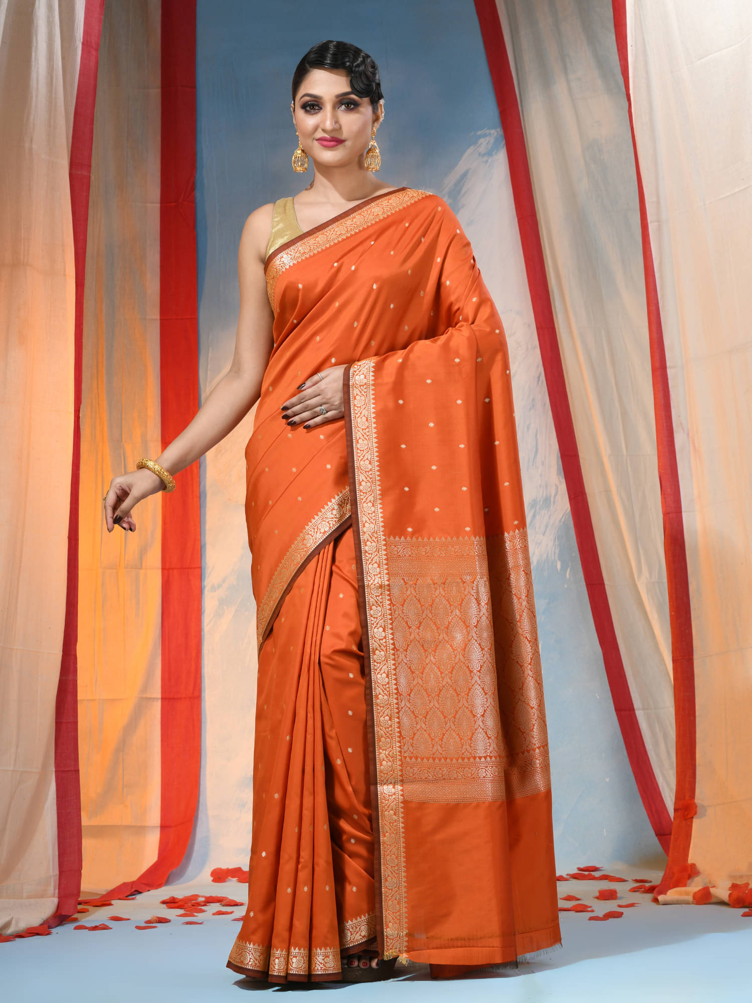     			Desh Bidesh Silk Woven Saree With Unstitched Blouse Piece ( Orange )