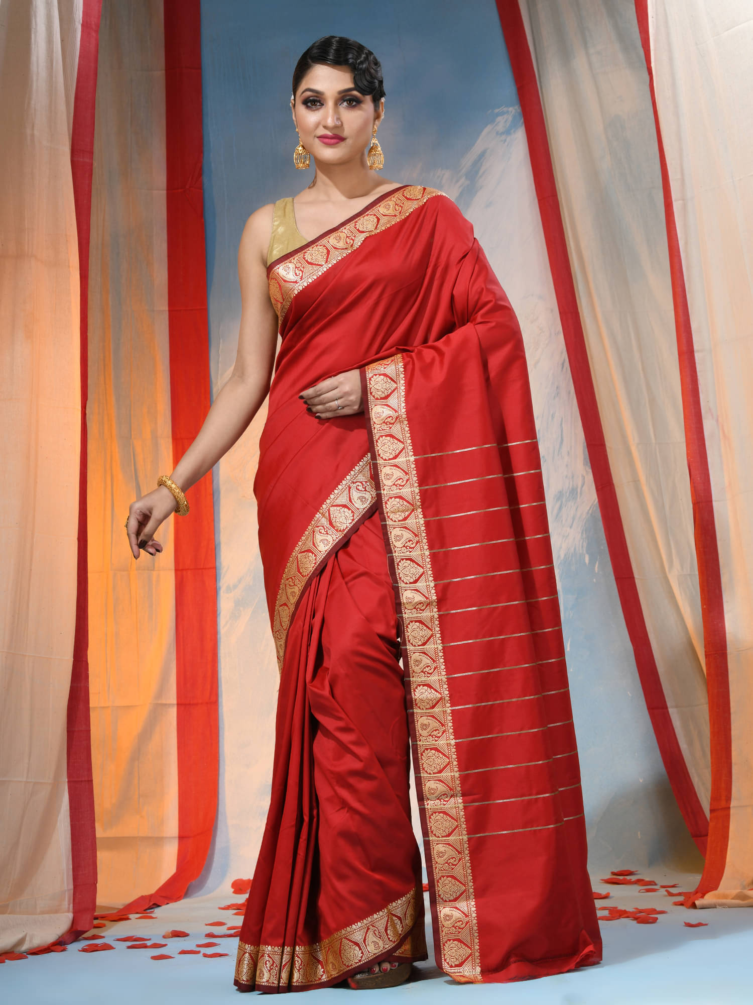     			Desh Bidesh Silk Woven Saree With Unstitched Blouse Piece ( Red )