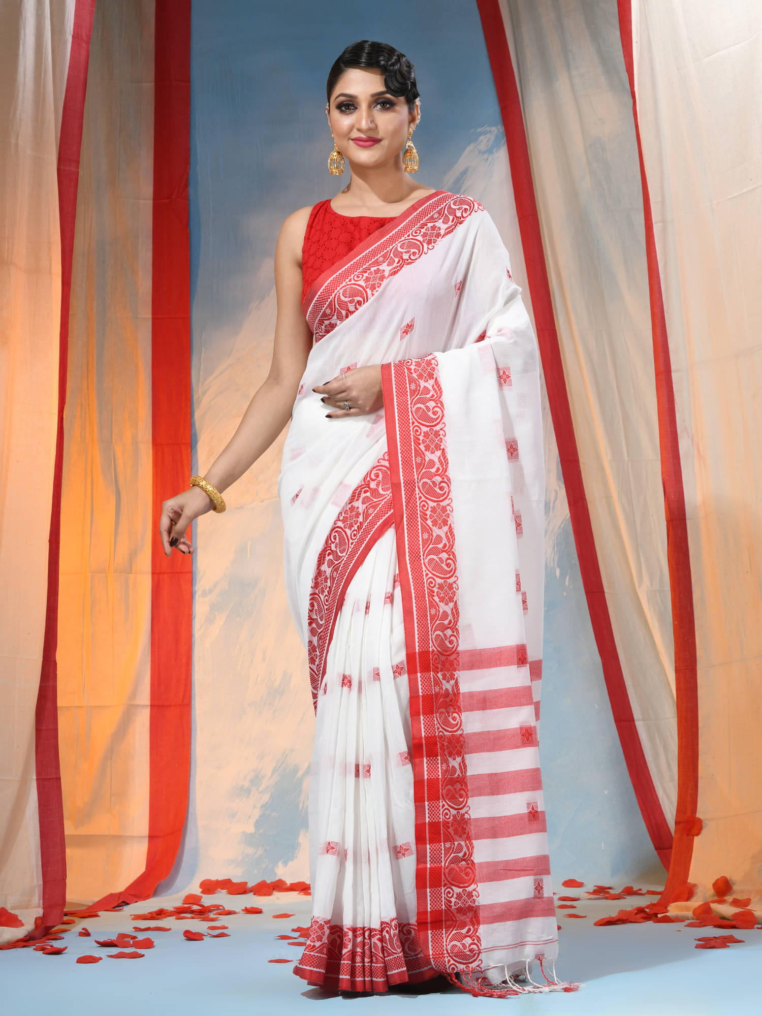     			Desh Bidesh Cotton Self Design Saree With Unstitched Blouse Piece ( Red )