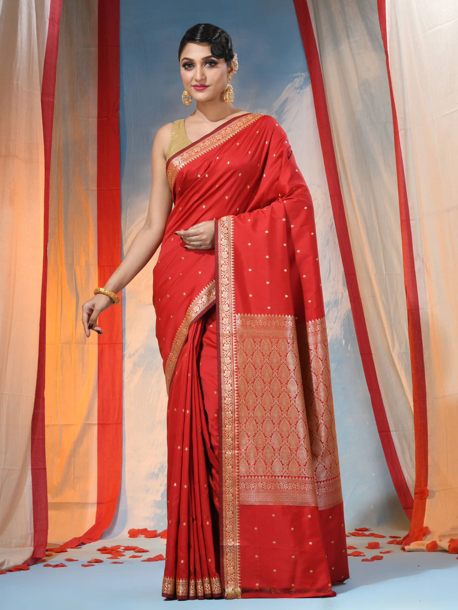     			Desh Bidesh Silk Woven Saree With Unstitched Blouse Piece ( Red )