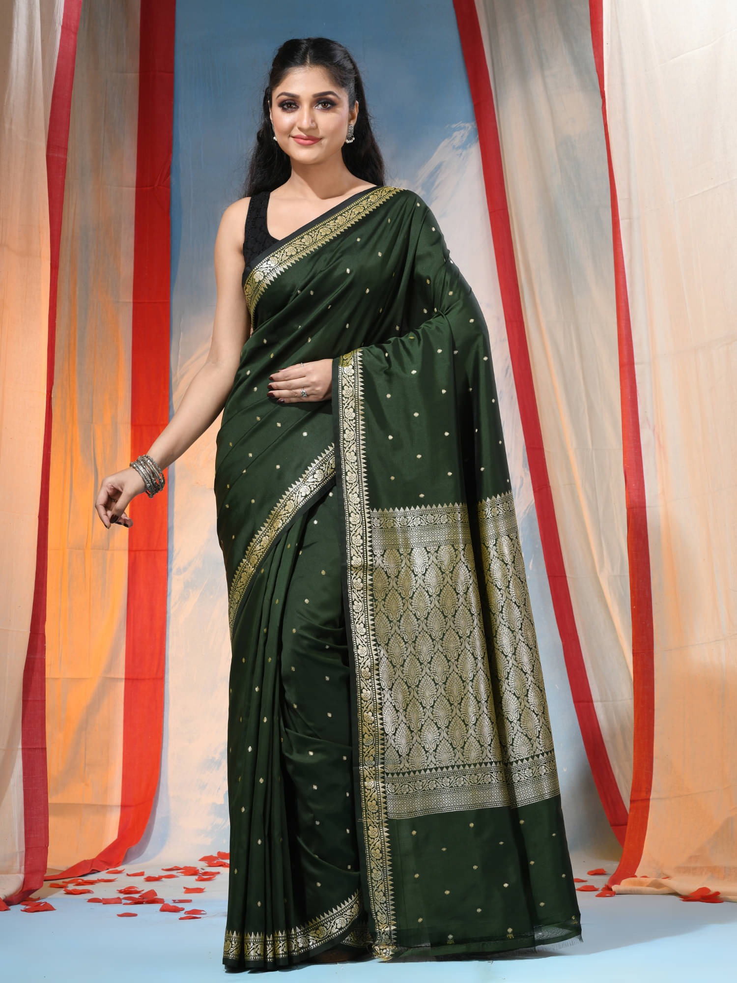 Desh Bidesh Silk Woven Saree With Unstitched Blouse Piece ( Green ) Desh Bidesh Silk Woven Saree With Unstitched Blouse Piece ( Green )