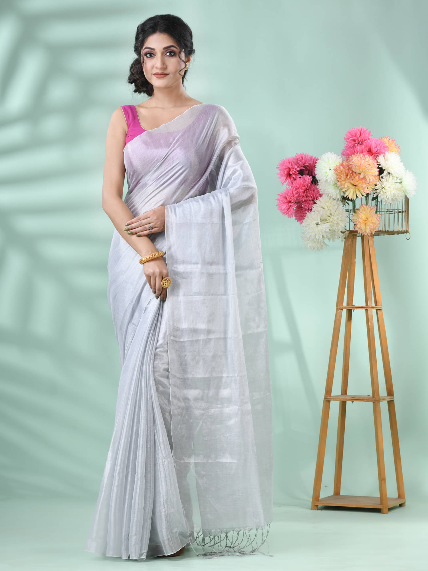 Desh Bidesh Cotton Solid Saree With Unstitched Blouse Piece ( White ) Desh Bidesh Cotton Solid Saree With Unstitched Blouse Piece ( White )