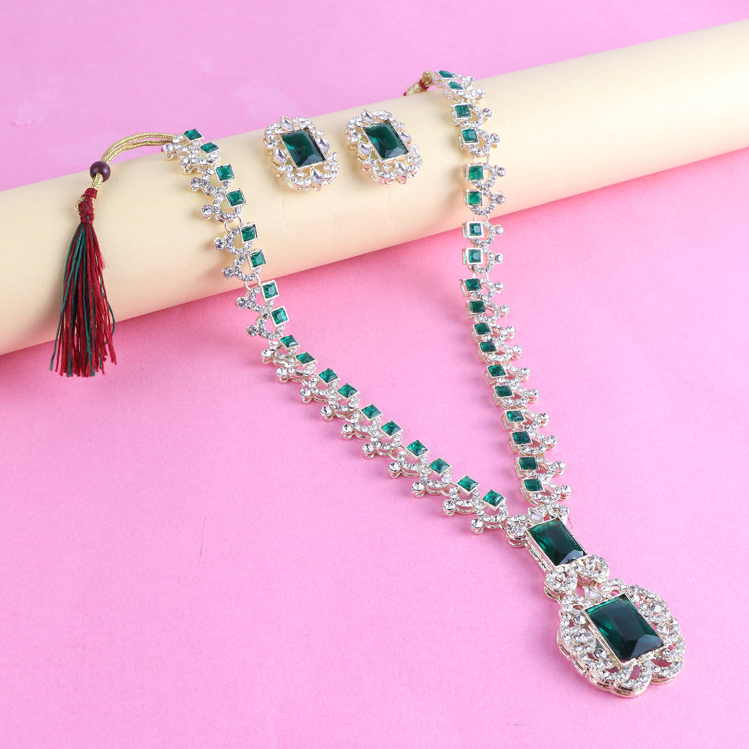     			Keviv Green Alloy Necklace Set ( Pack of 1 )