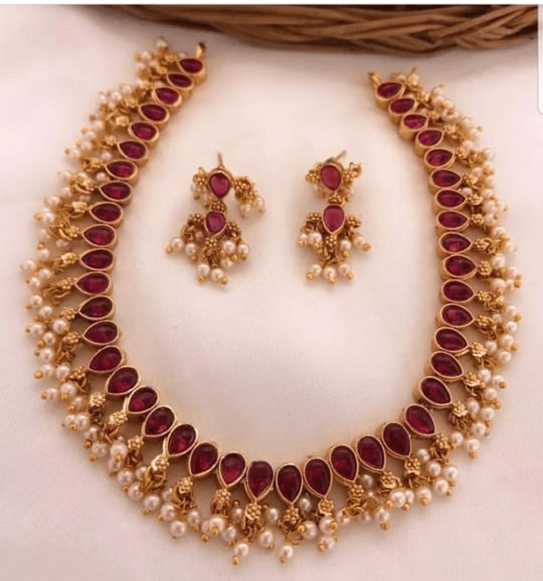     			RIENTA JWL Gold Alloy Necklace Set ( Pack of 1 )