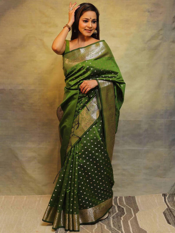    			Sanjana Silks Silk Blend Embellished Saree With Unstitched Blouse Piece ( Green )
