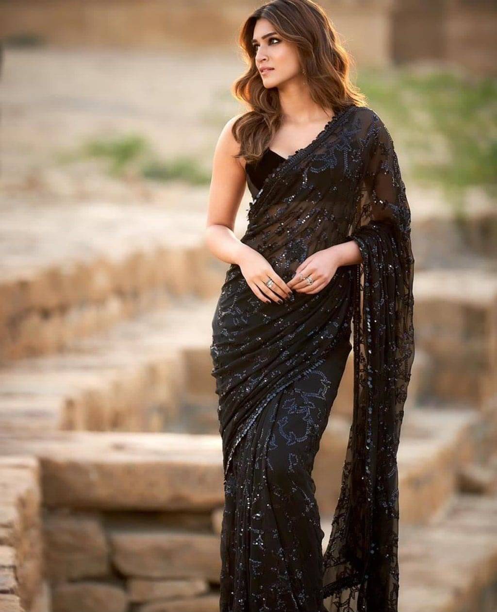     			Sidhidata Georgette Embellished Saree With Unstitched Blouse Piece ( Black )