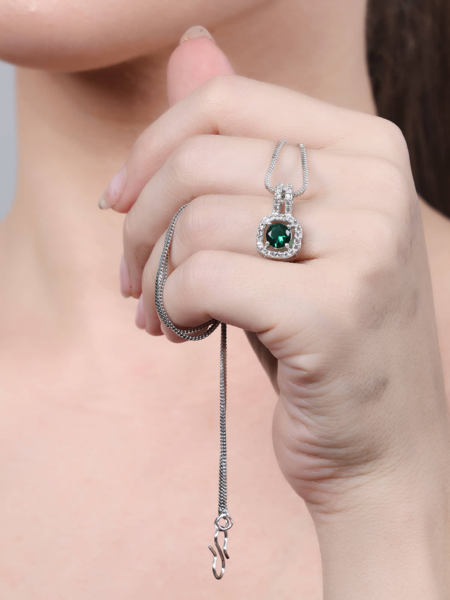 PUJVI Green Pendant ( Pack of 1 )