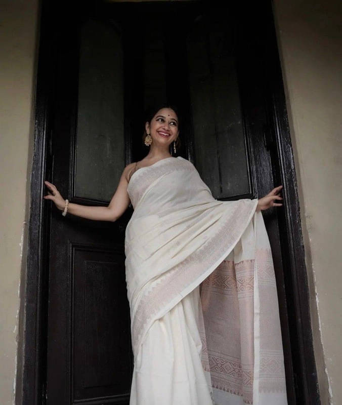     			Sanwariya Silks Silk Blend Embellished Saree With Unstitched Blouse Piece ( White )