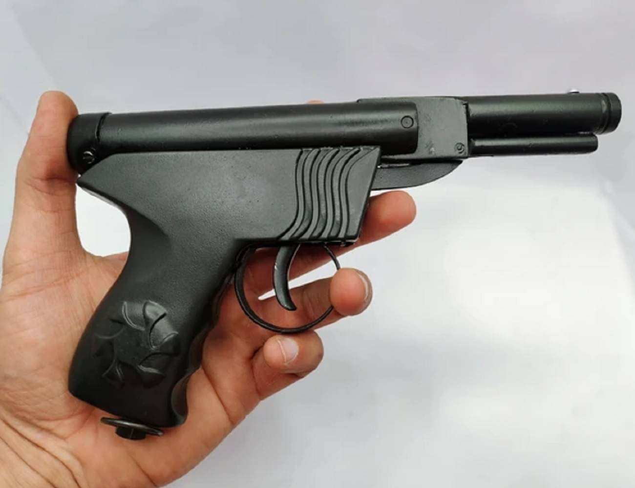     			BOND CHAIMPION Cobra Single-Shot .177 Caliber / 4.5 Mm Action Toys and 100 Pellets Free