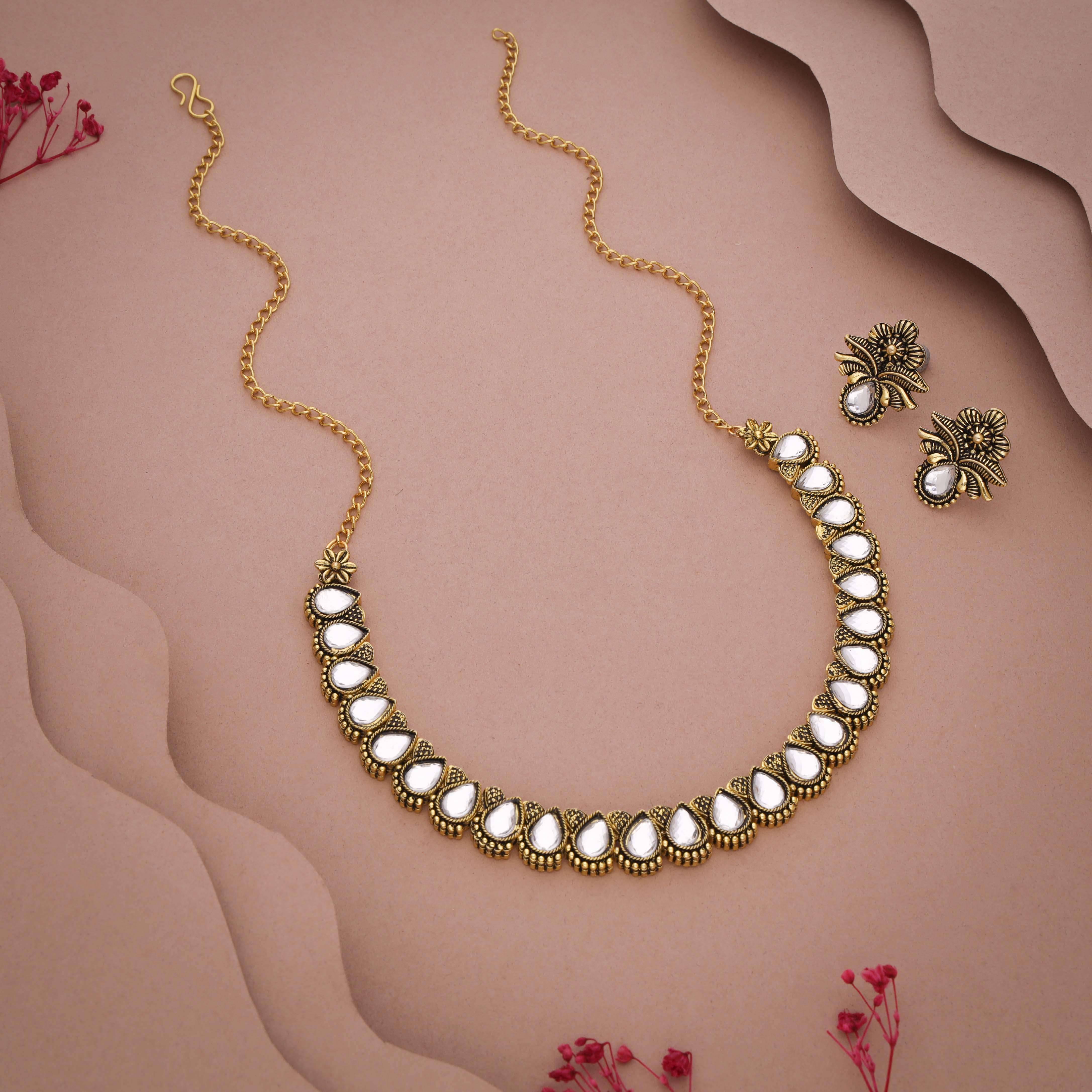     			Lyriss White Brass Necklace Set ( Pack of 1 )