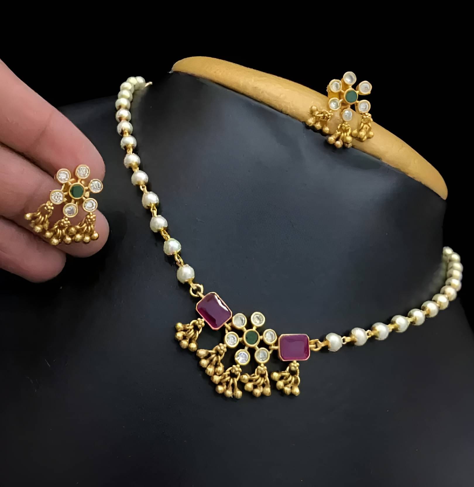     			Padmavati Bangles Gold Alloy Necklace Set ( Pack of 1 )