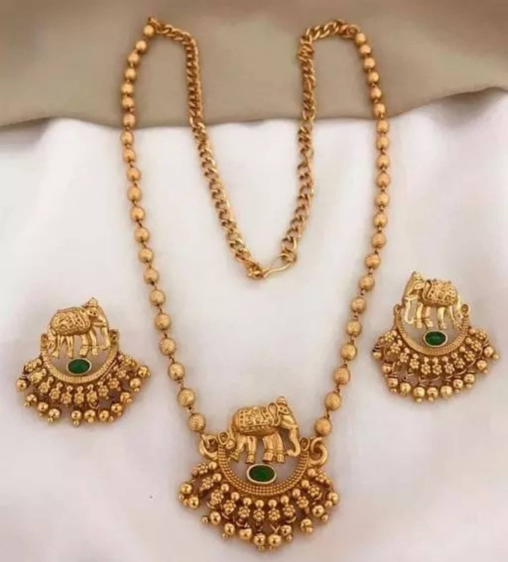     			Padmavati Bangles Green Alloy Necklace Set ( Pack of 1 )