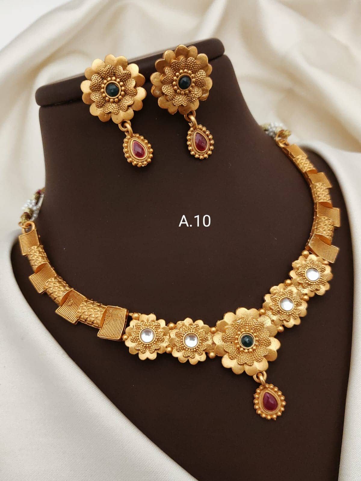 Shivay Fashion Golden Alloy Necklace Set ( Pack of 1 )