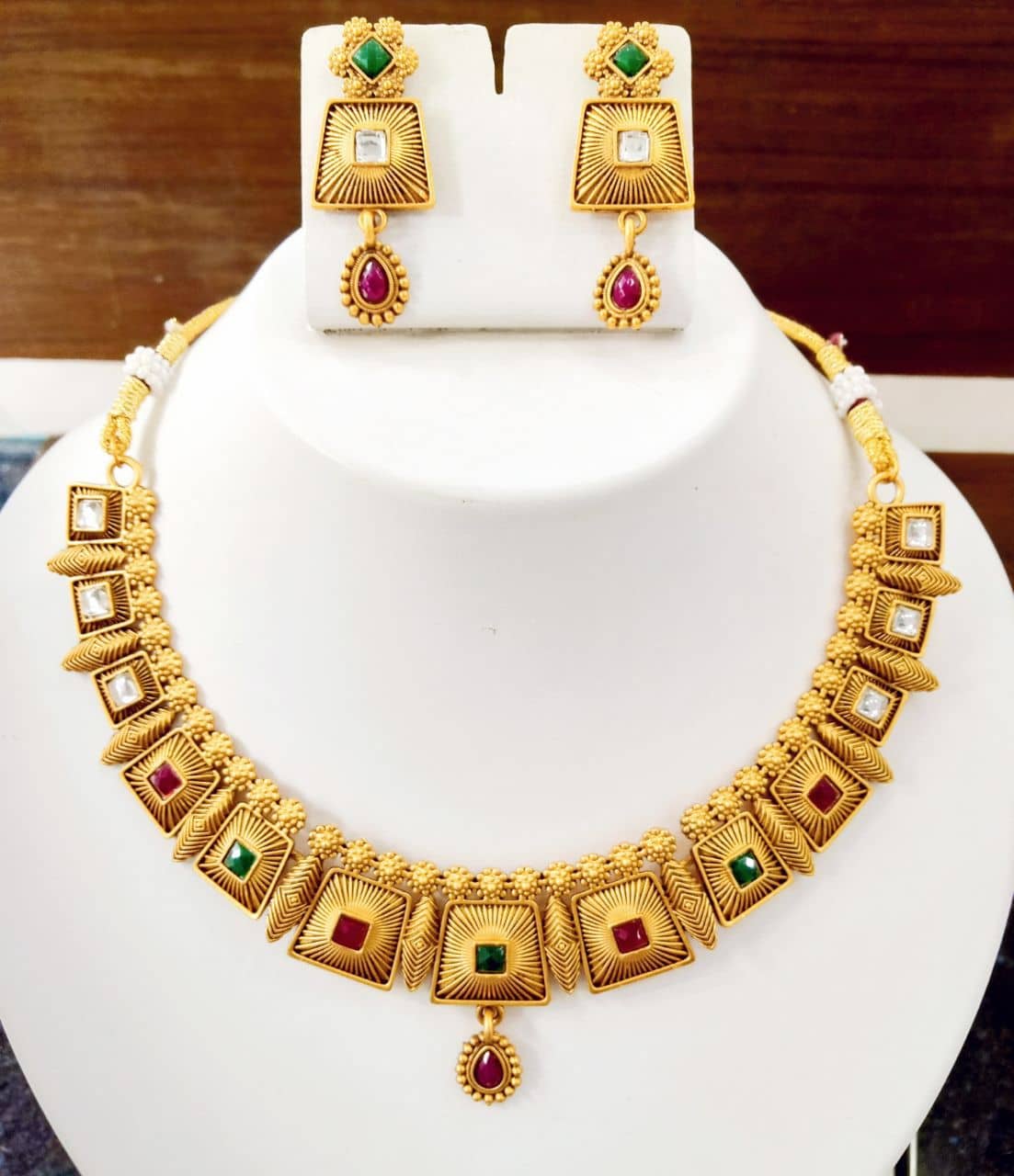 Shivay Fashion Golden Alloy Necklace Set ( Pack of 1 )