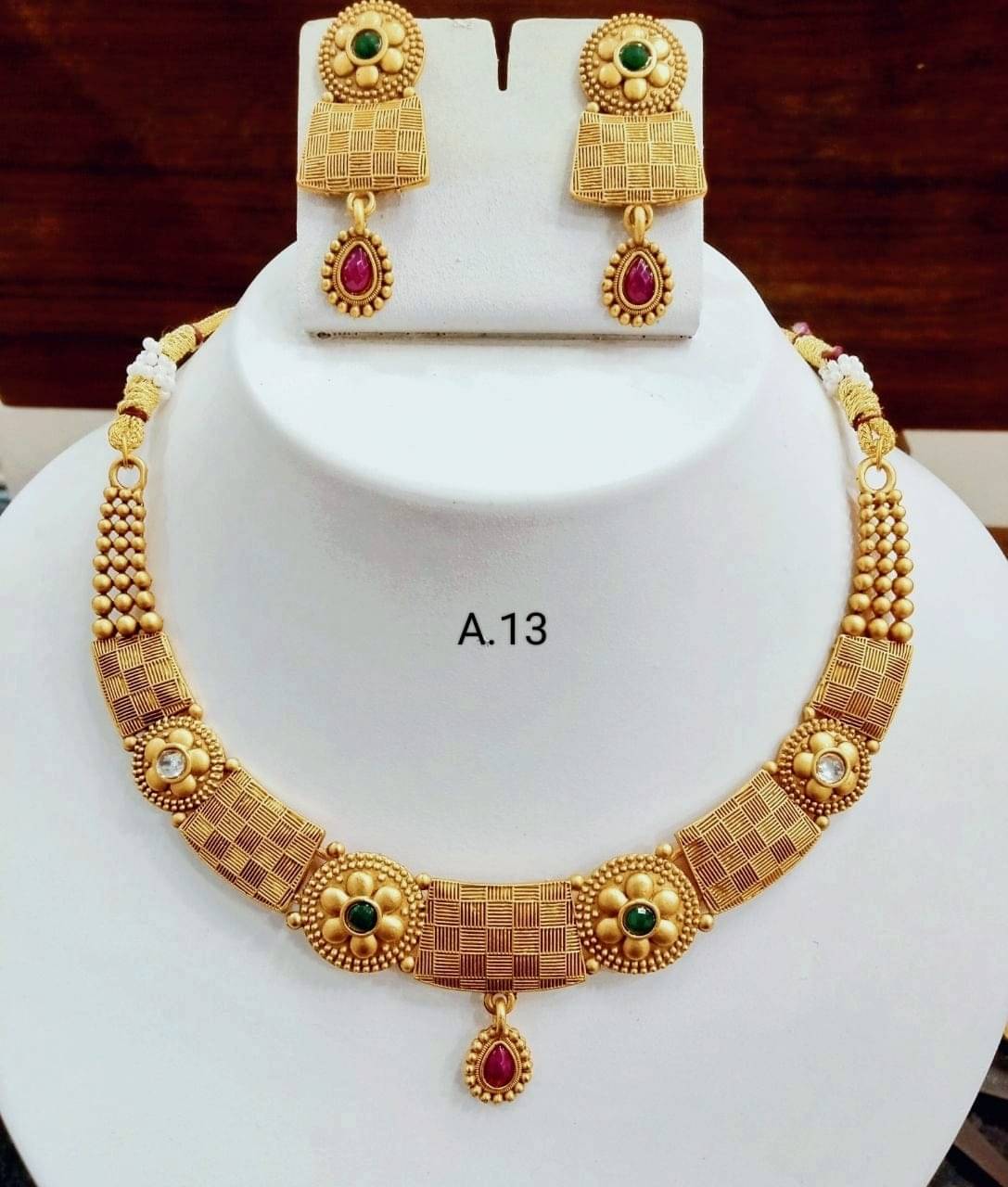     			Shivay Fashion Golden Alloy Necklace Set ( Pack of 1 )