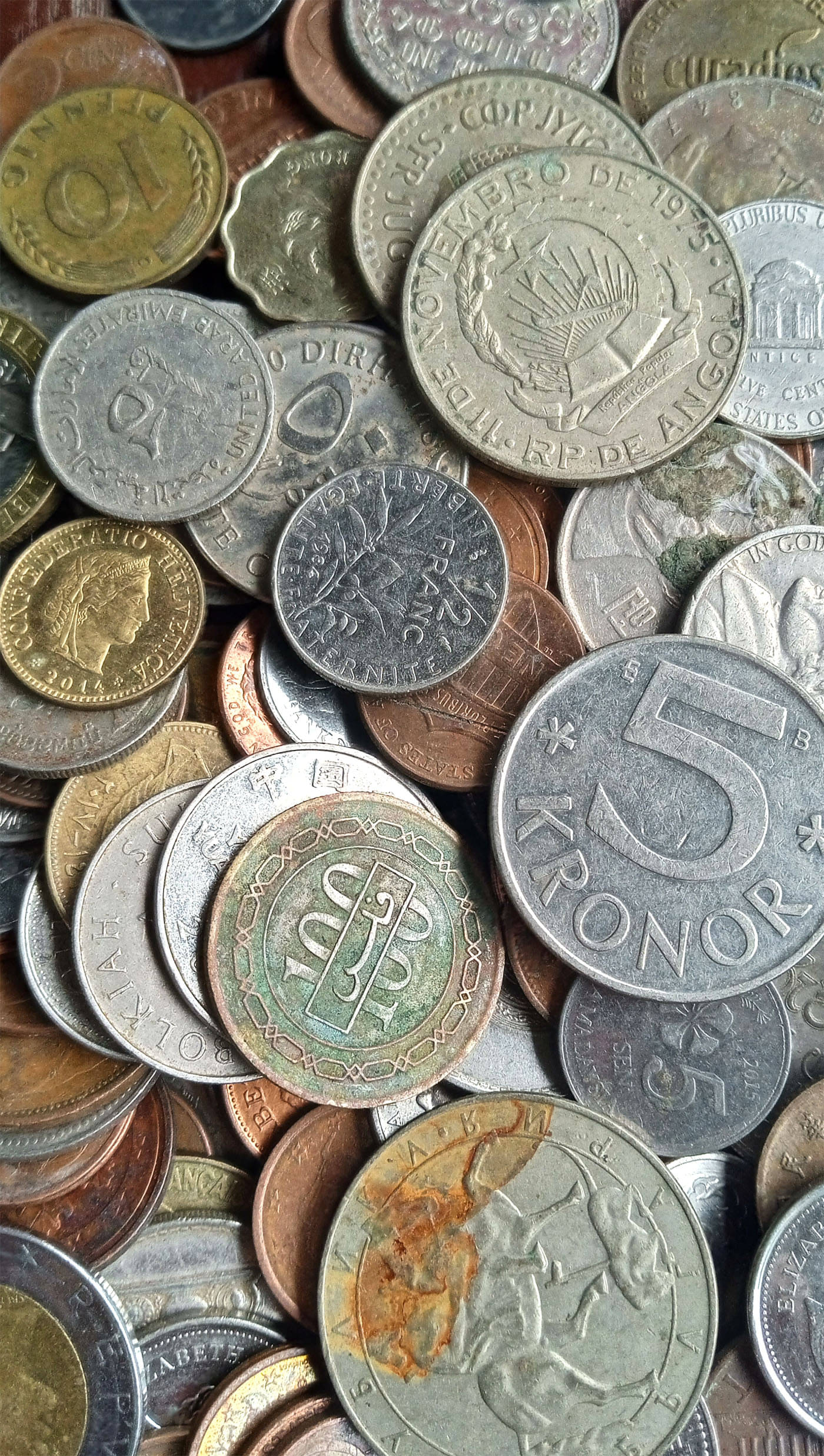     			1 Kilo Foreign Mixed Coin ( Approximately 220 Coins ) - from about 30 Countries. AUSTRALIA BAHRAIN BELGIUM CHINA COLOMBIA CZECH REPUBLIC EURO GERMANY GHANA INDONESIA ITALY JAPAN KENYA KUWAIT MALAYSIA MALDIVES OMAN PHILIPPINES POLAND