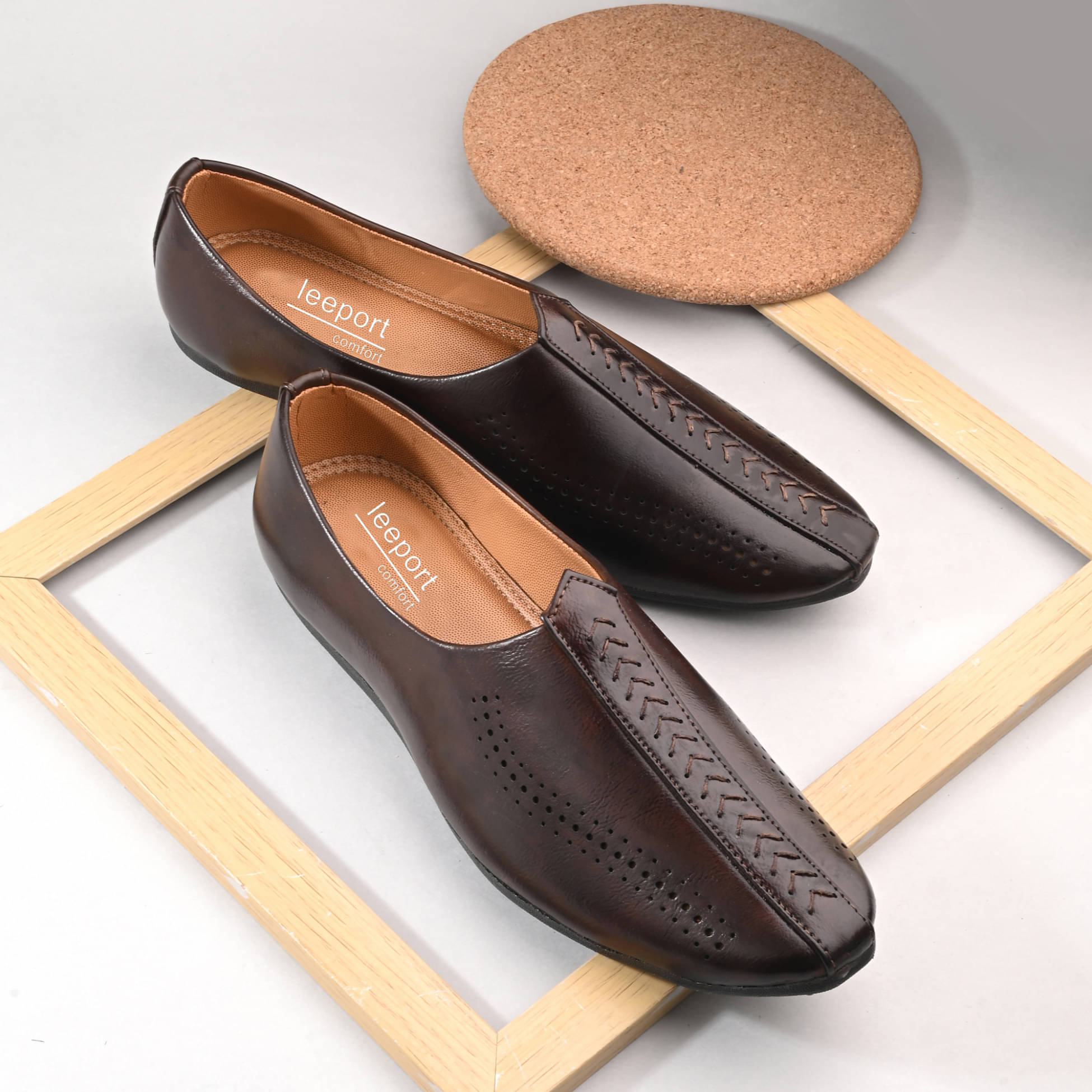     			Leeport Brown Men's Jutti