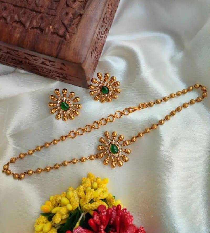     			Padmavati Bangles Green Alloy Necklace Set ( Pack of 1 )