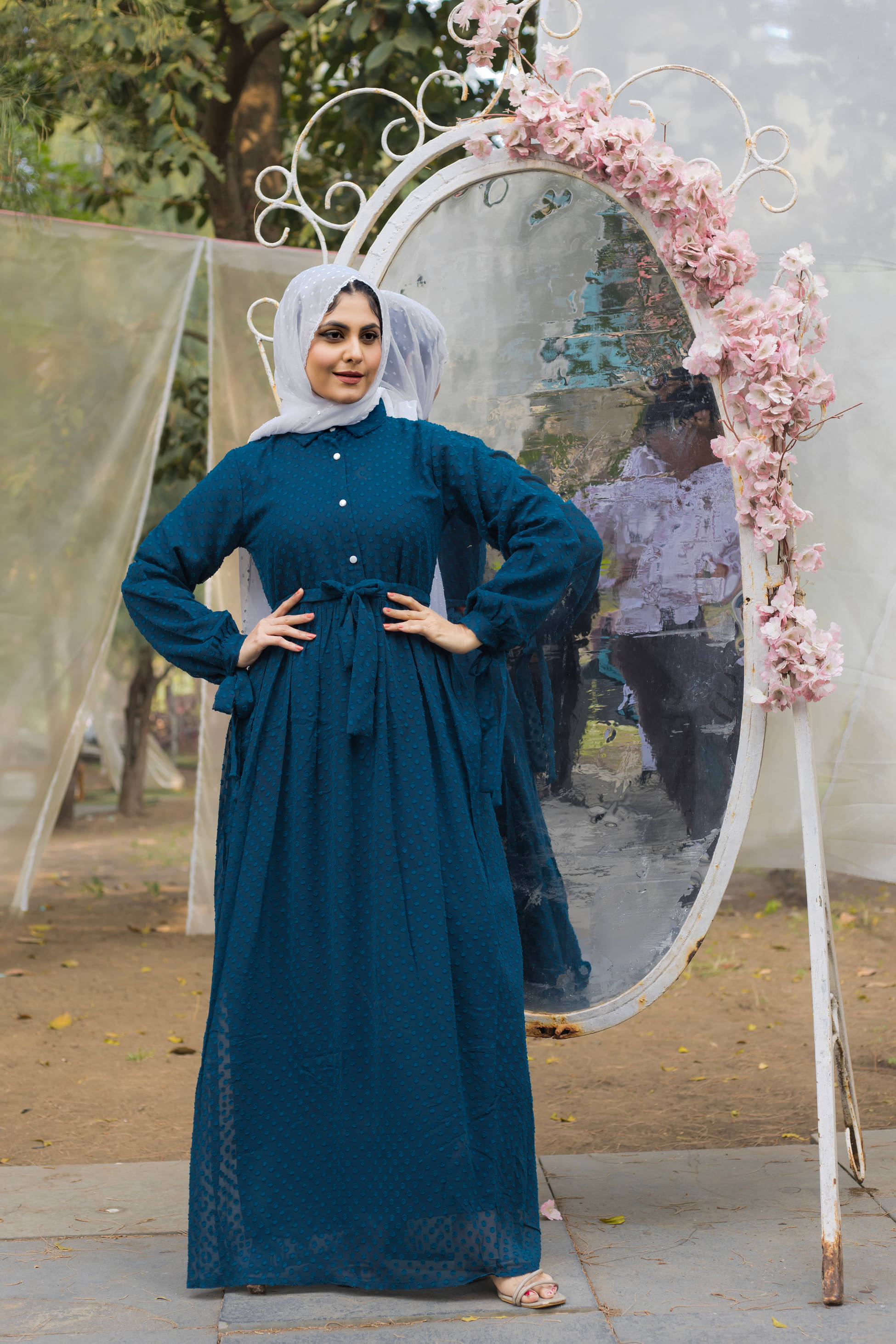     			SARINKU Georgette Burqa with Hijab Blue ( Pack of 1 )