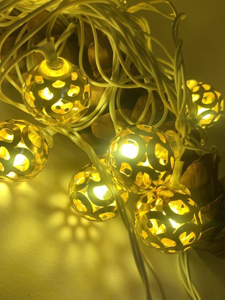     			ZESTRUM Gold 1Mtr String Light ( Pack of 1 )
