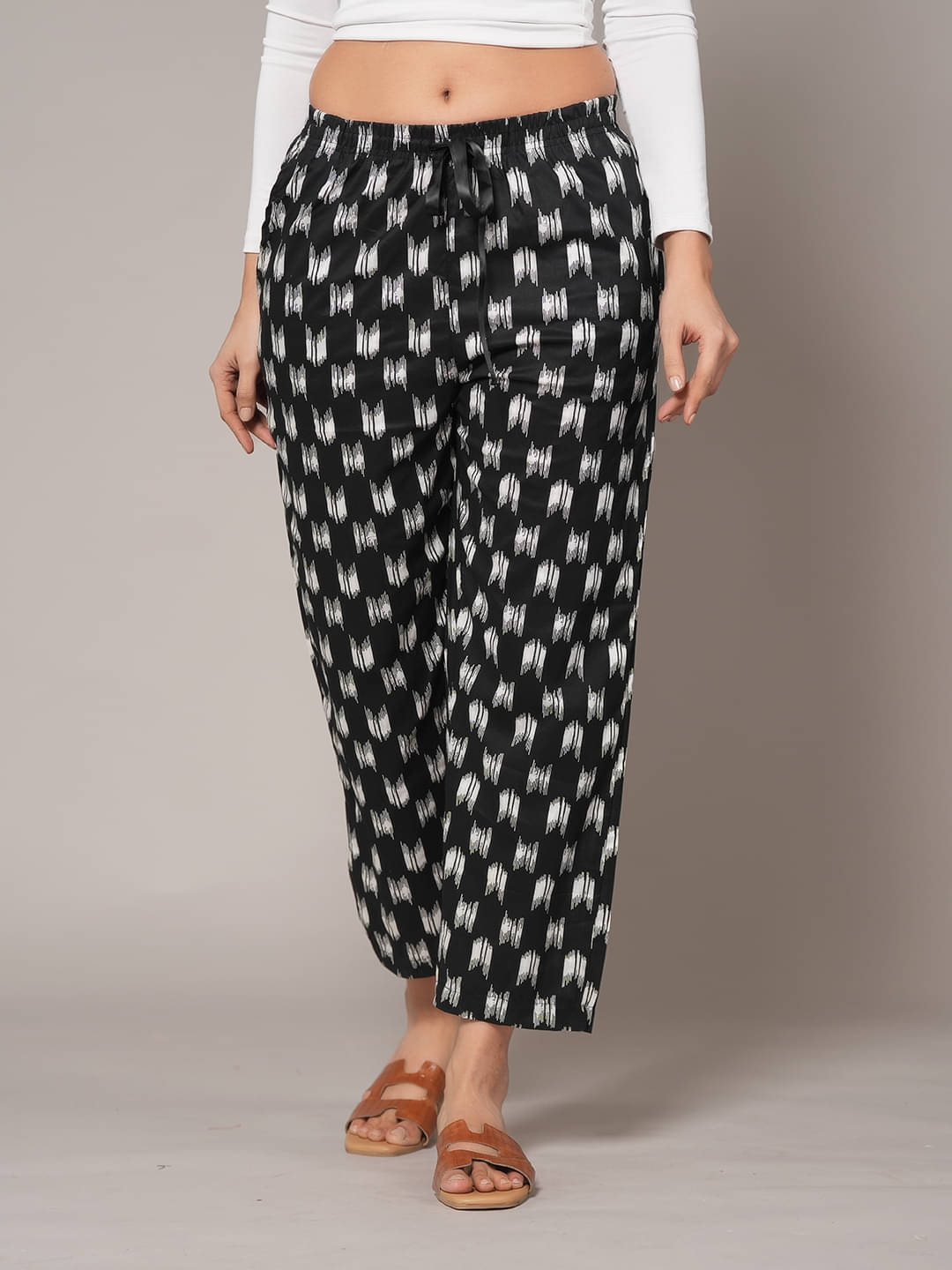     			STYLE SHOES Black Cotton Women's Nightwear Pyjama ( Pack of 1 )