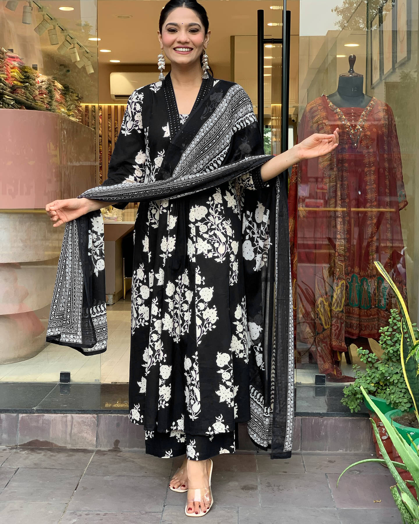 TOOCHKI Georgette Printed Kurti With Palazzo Women's Stitched Salwar Suit - Black ( Pack of 1 ) TOOCHKI Georgette Printed Kurti With Palazzo Women's Stitched Salwar Suit - Black ( Pack of 1 )