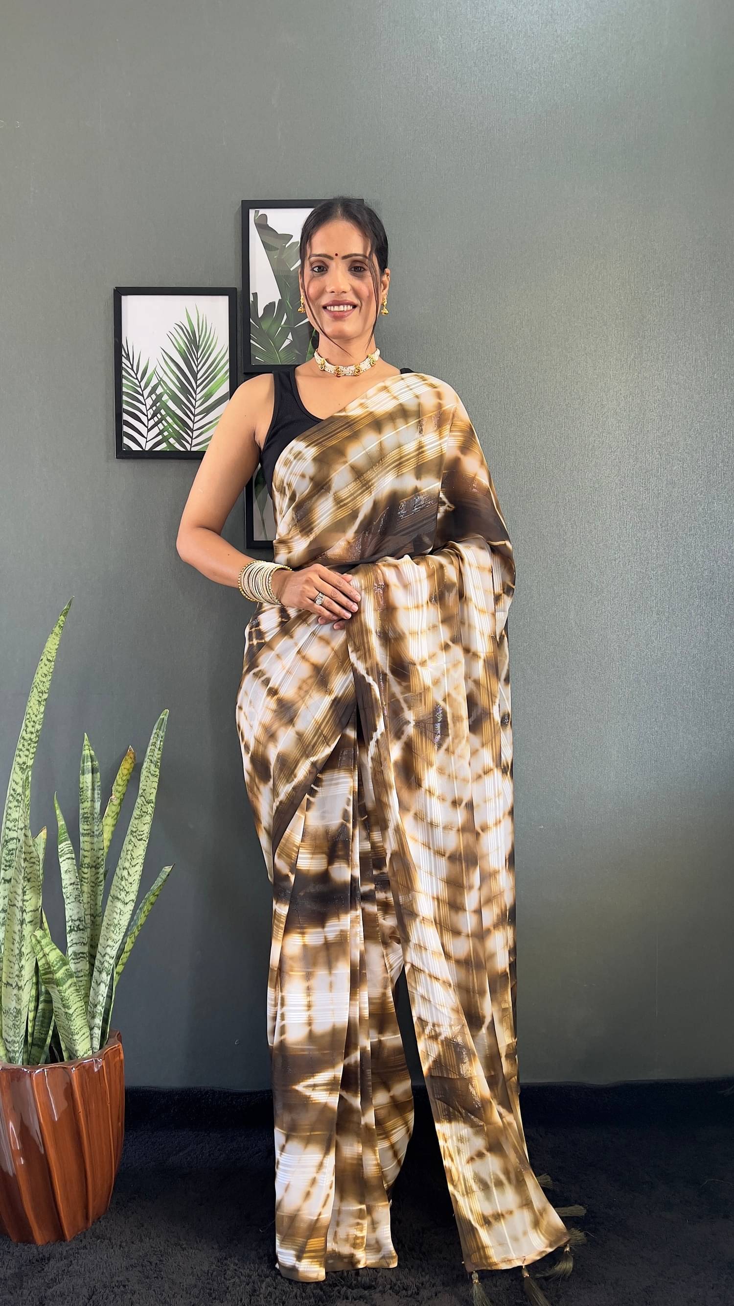 Aika Chiffon Dyed Saree With Unstitched Blouse Piece ( Brown ) Aika Chiffon Dyed Saree With Unstitched Blouse Piece ( Brown )