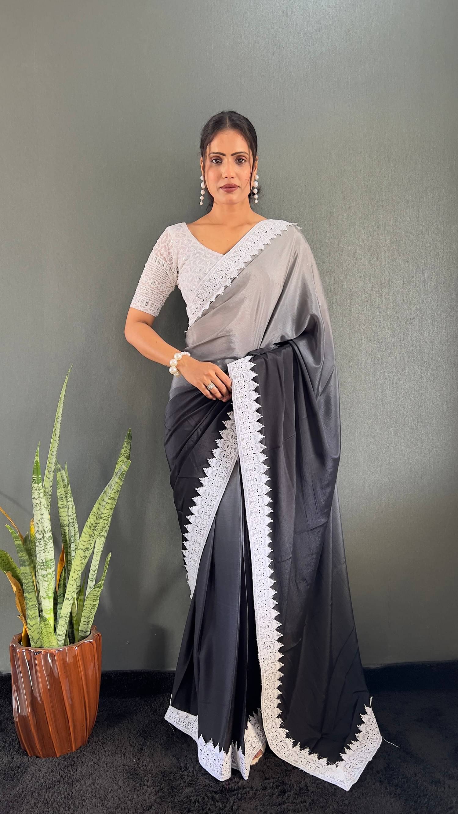 Aika Chiffon Colorblock Saree With Unstitched Blouse Piece ( Grey ) Aika Chiffon Colorblock Saree With Unstitched Blouse Piece ( Grey )