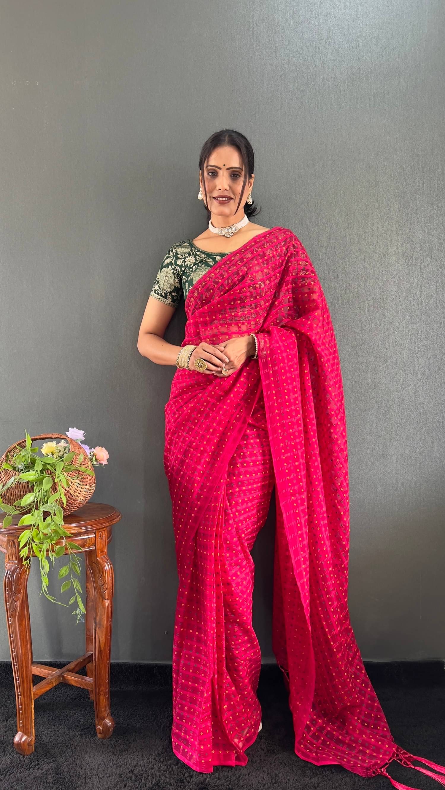 Aika Chiffon Printed Saree With Unstitched Blouse Piece ( Pink ) Aika Chiffon Printed Saree With Unstitched Blouse Piece ( Pink )