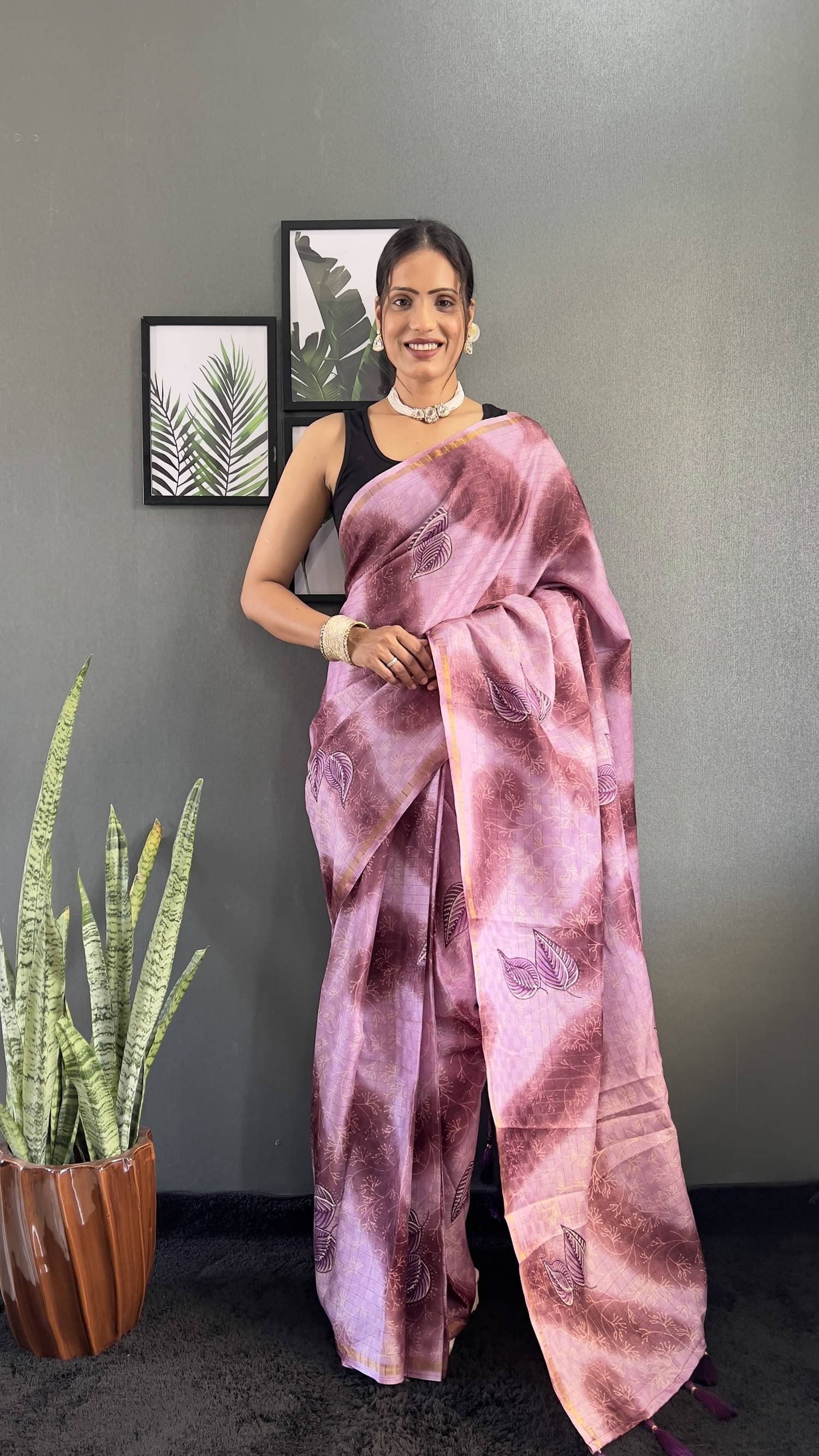 Apnisha Chiffon Printed Saree With Unstitched Blouse Piece ( Wine ) Apnisha Chiffon Printed Saree With Unstitched Blouse Piece ( Wine )