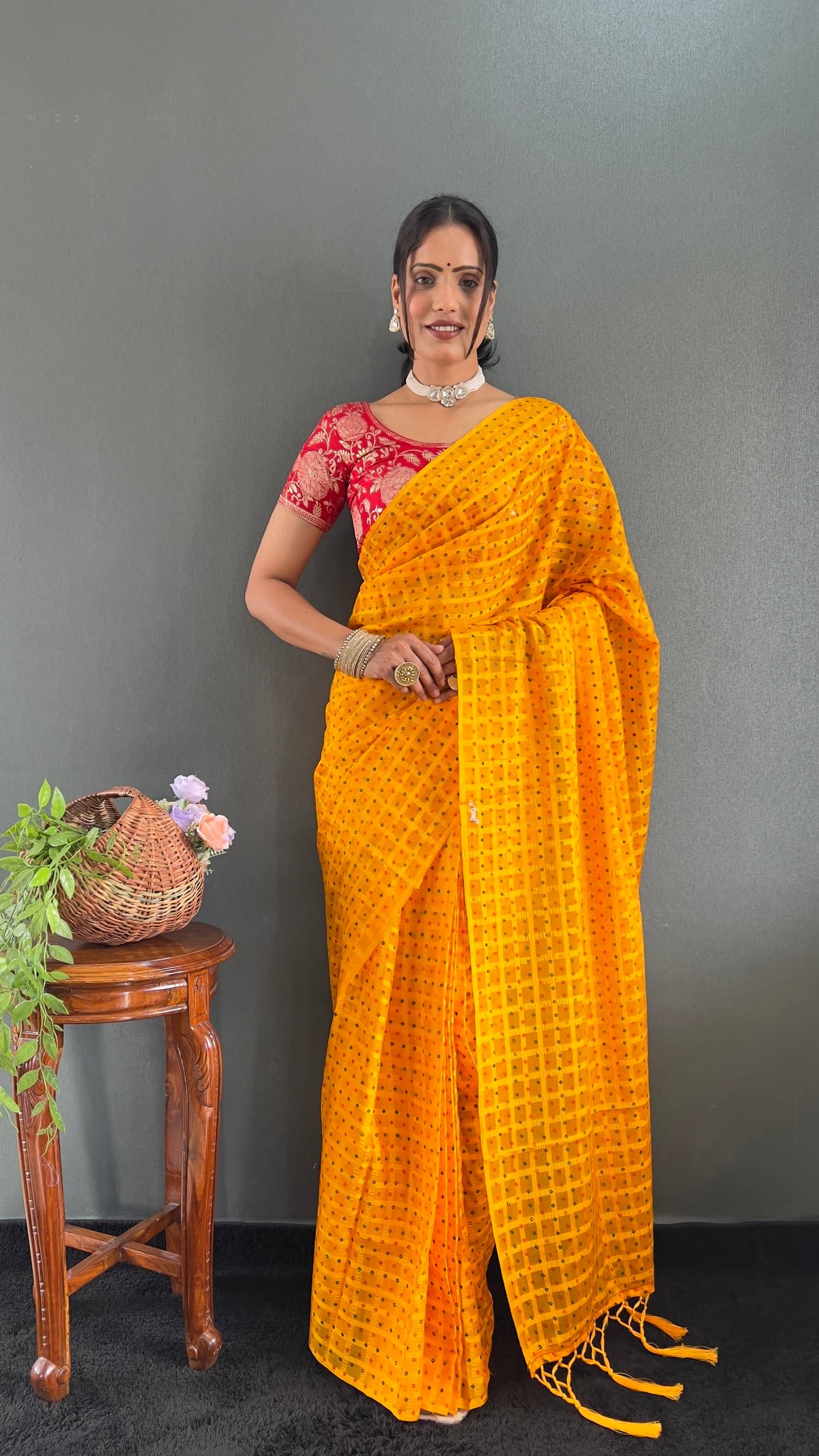     			Apnisha Chiffon Printed Saree With Unstitched Blouse Piece ( Yellow )